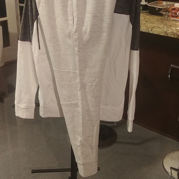 A&E jacket and joggers - Picture 7 of 8